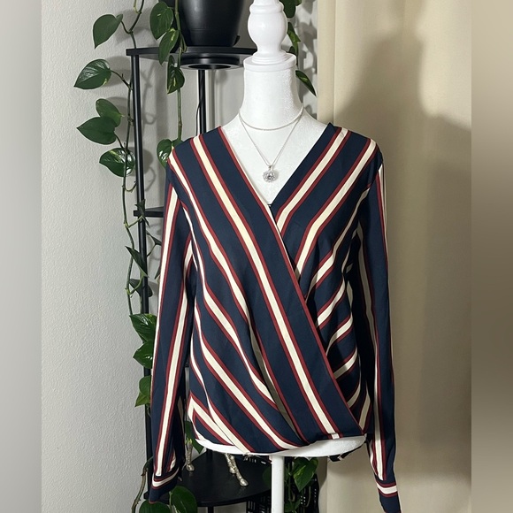 Gilli Women’s Deep Cut Blouse - Picture 1 of 3